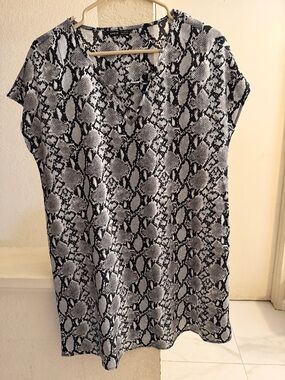 SHEIN Black and White Snake Print V-Neck Dress